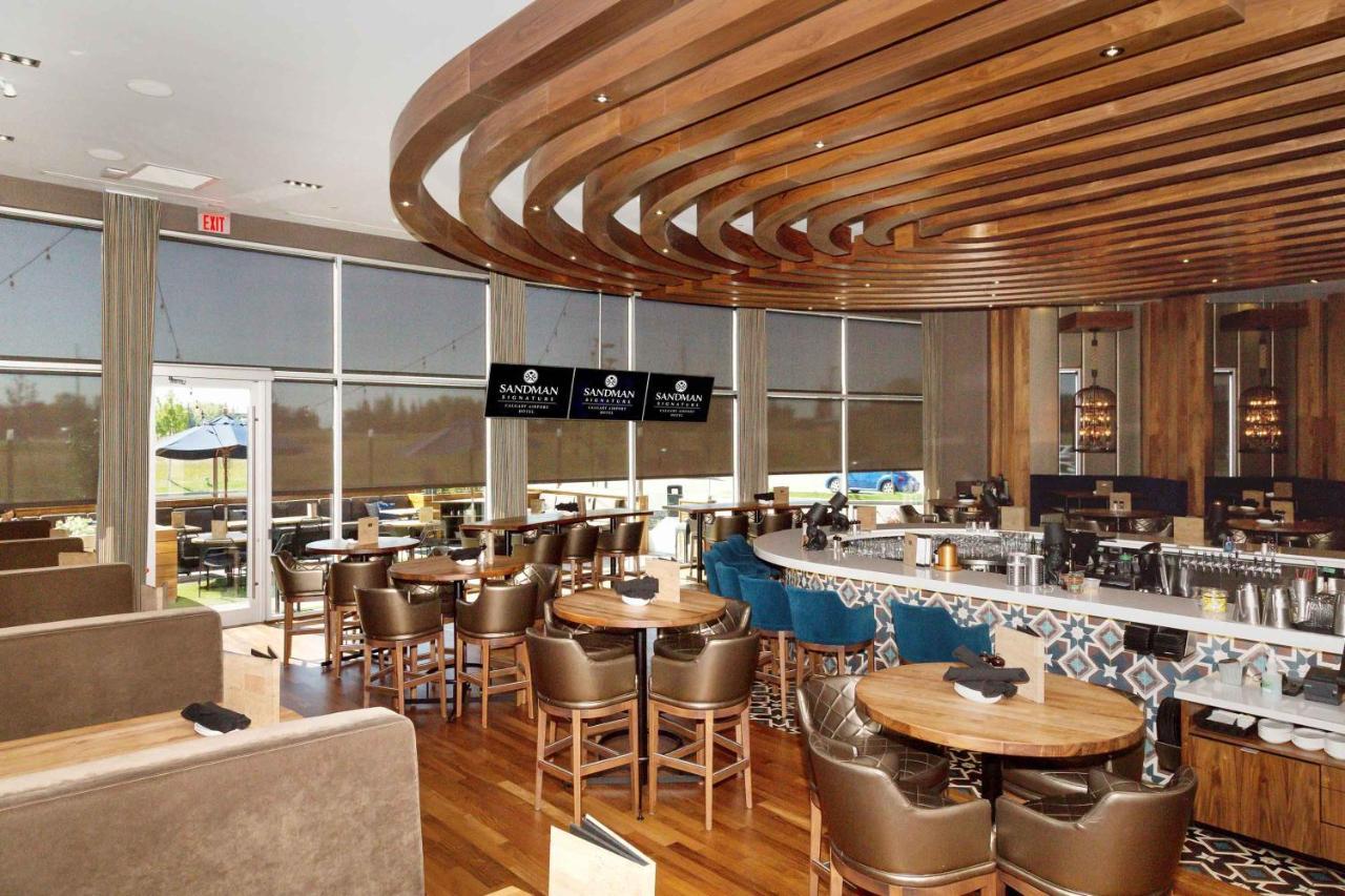 Sandman Signature Calgary Airport Hotel Экстерьер фото