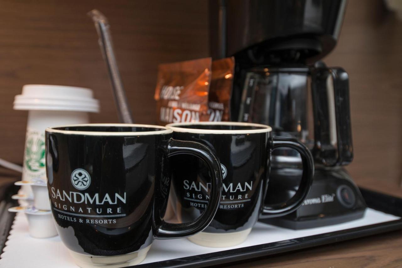 Sandman Signature Calgary Airport Hotel Экстерьер фото