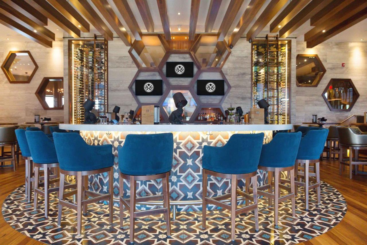 Sandman Signature Calgary Airport Hotel Экстерьер фото