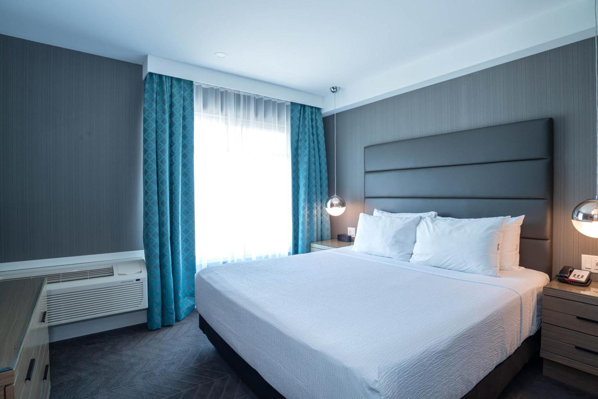 Sandman Signature Calgary Airport Hotel Экстерьер фото