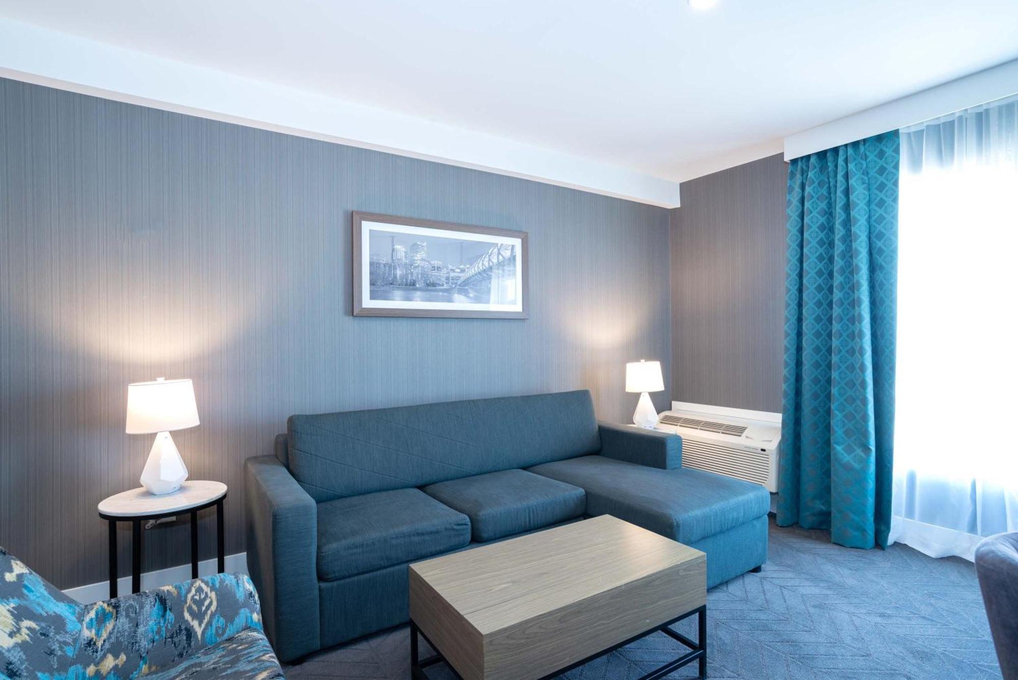 Sandman Signature Calgary Airport Hotel Экстерьер фото