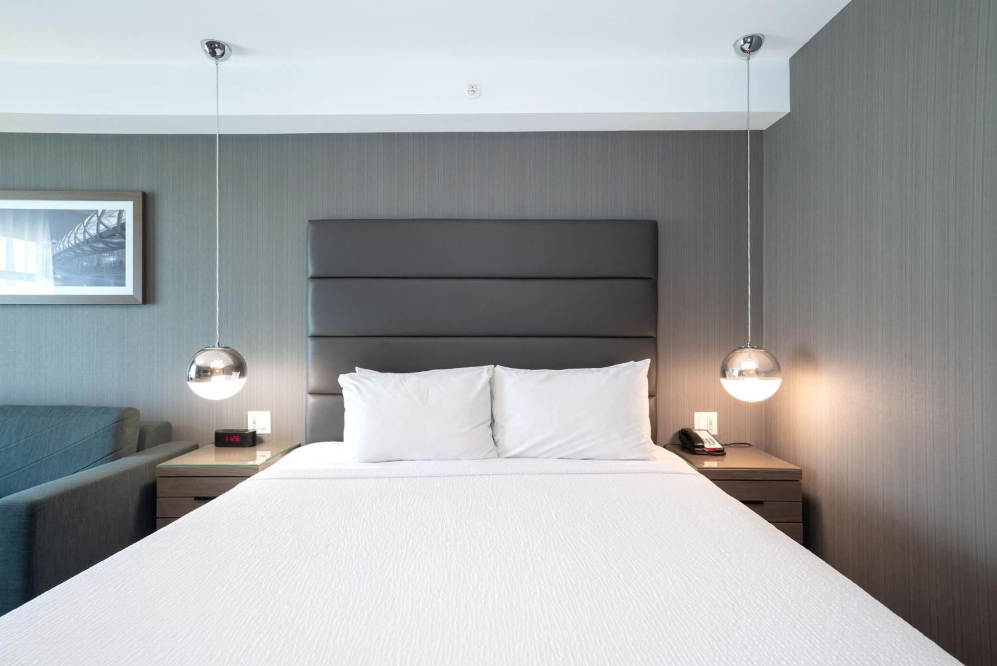 Sandman Signature Calgary Airport Hotel Экстерьер фото