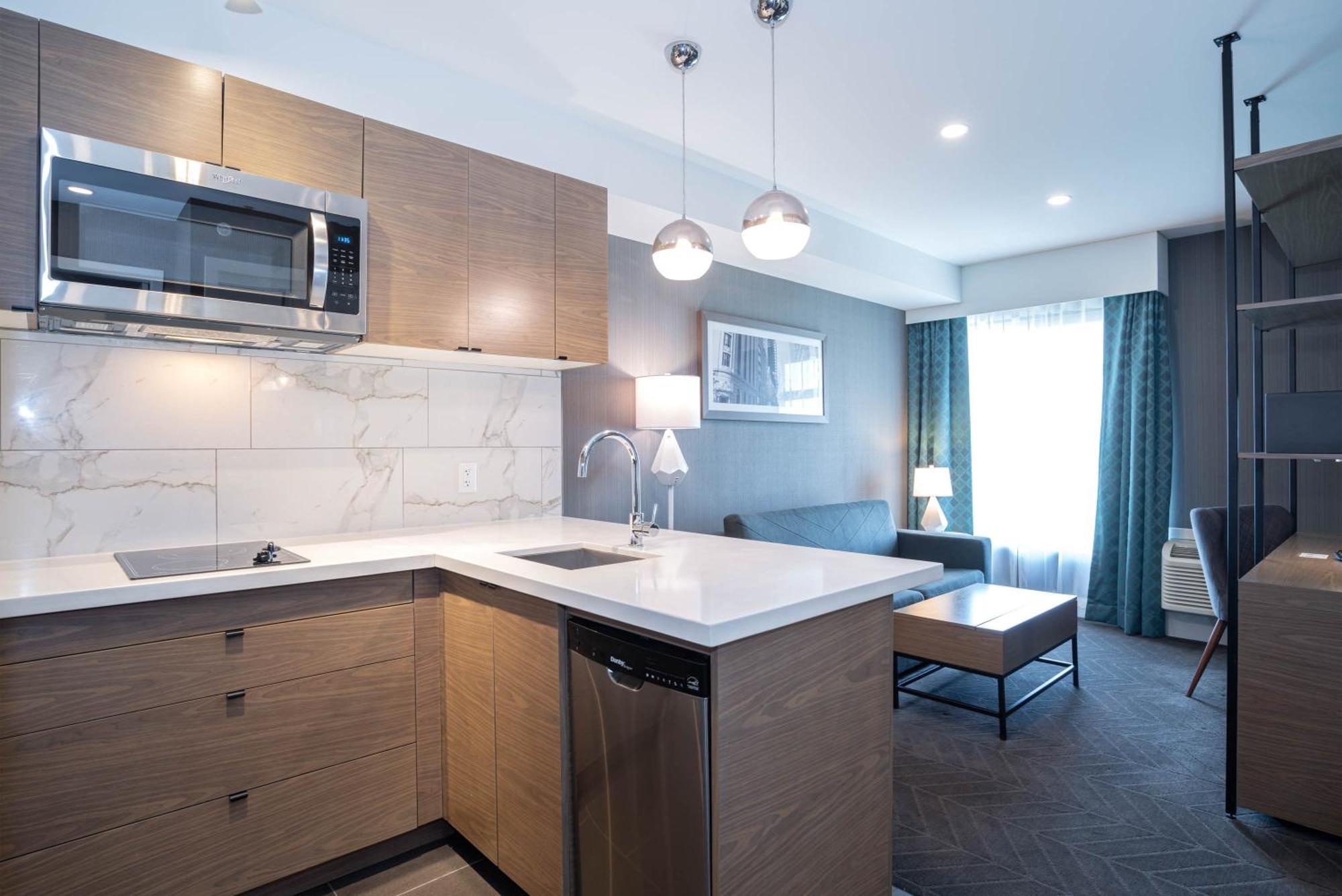 Sandman Signature Calgary Airport Hotel Экстерьер фото